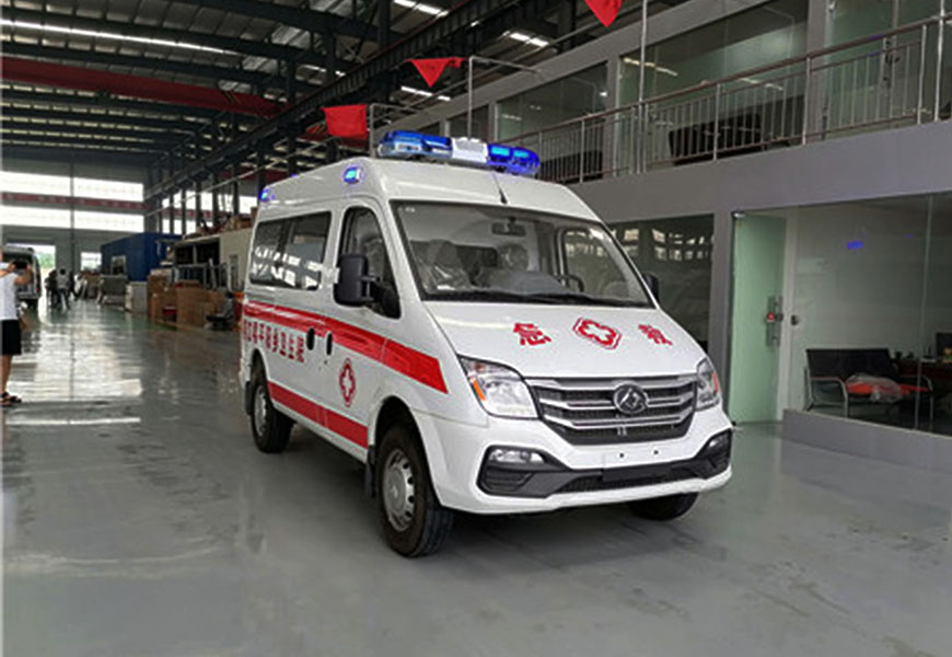 國(guó)六大通V80短軸中頂救護(hù)車