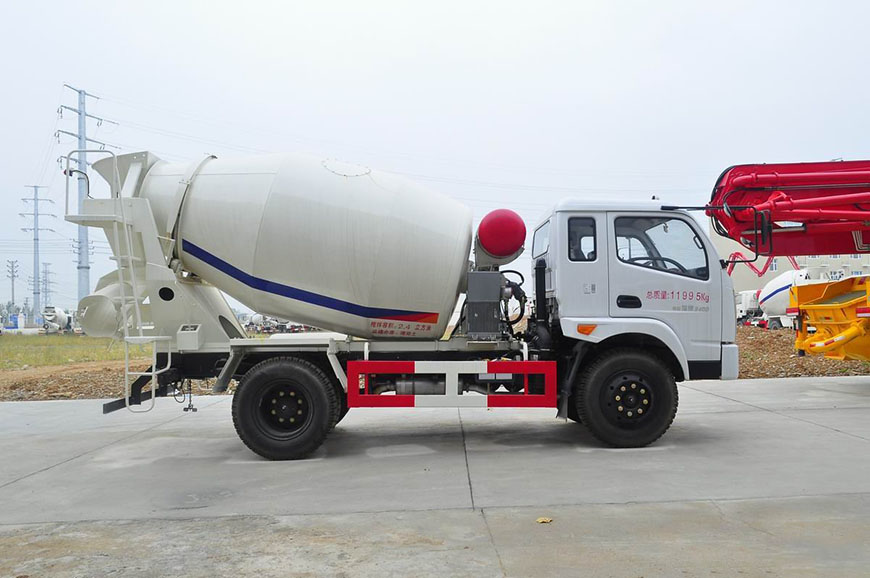 現(xiàn)代南駿5方攪拌車(chē)